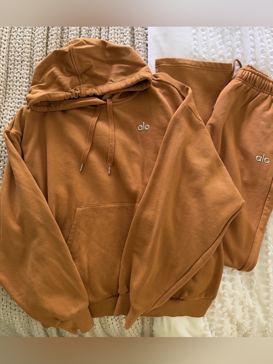ALO Yoga Tops - Alo Accolade Hoodie & Sweatpants Set - Rust/Caramel